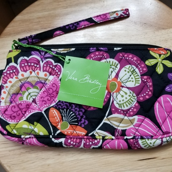 Vera Bradley Handbags - BRAND NEW Vera Bradley Wristlet